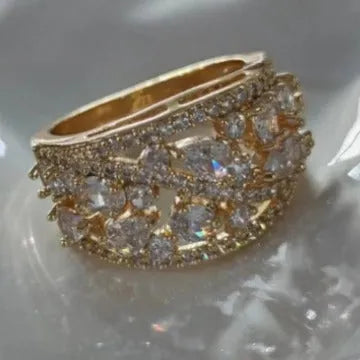 Women's round hollow fashion ring with gem centrepiece in gold or platinum plating
