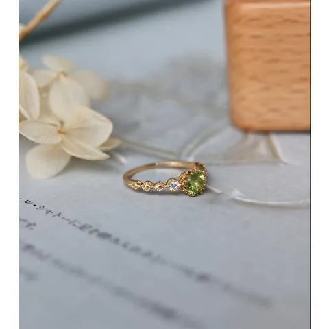 Japanese-style geometric copper ring with quadrilateral design and peridot imitation gemstone