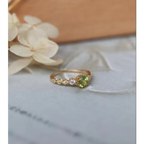 Japanese-style geometric copper ring with quadrilateral design and peridot imitation gemstone