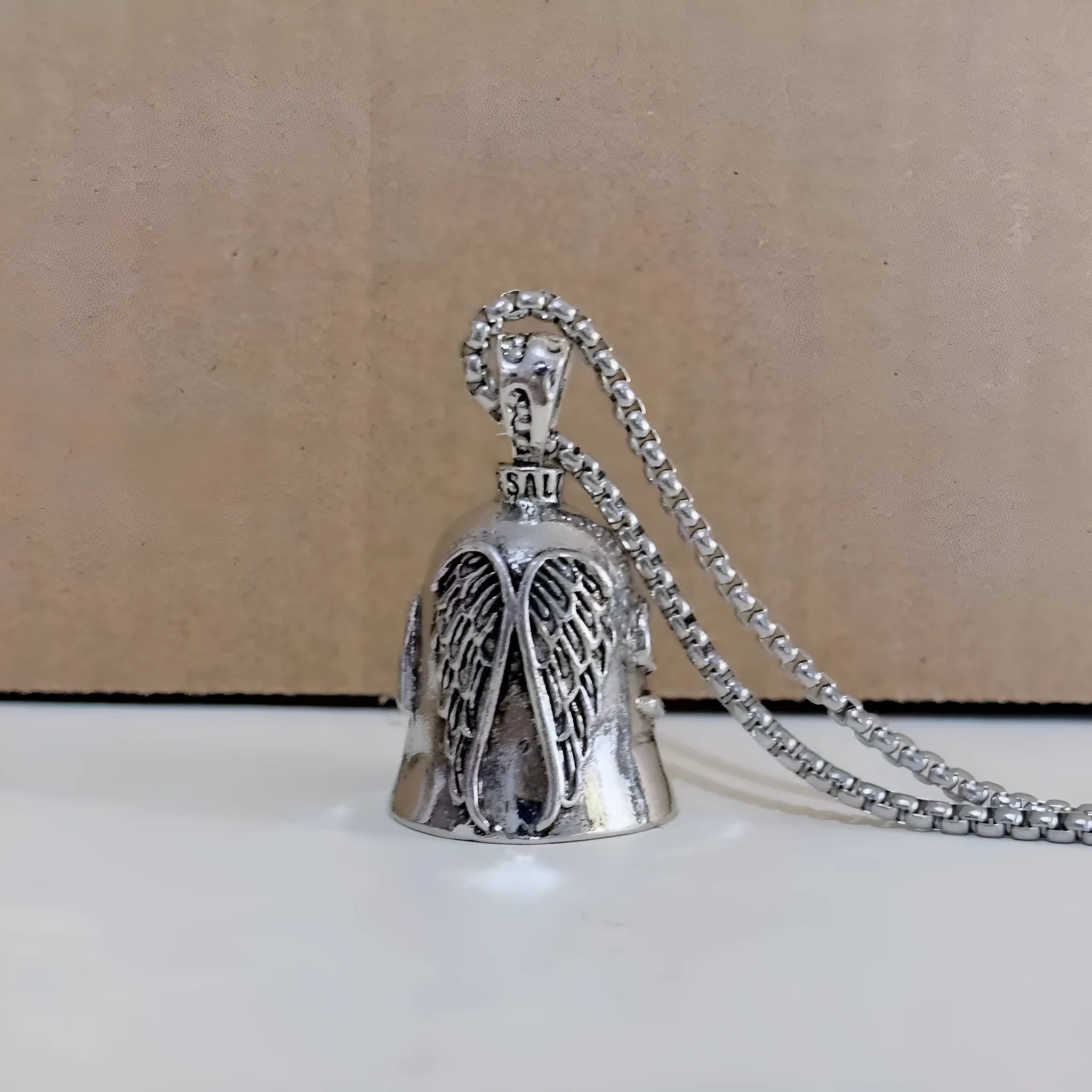 Angel white wings vintage feather design alloy necklace and keychain set with electroplated finish