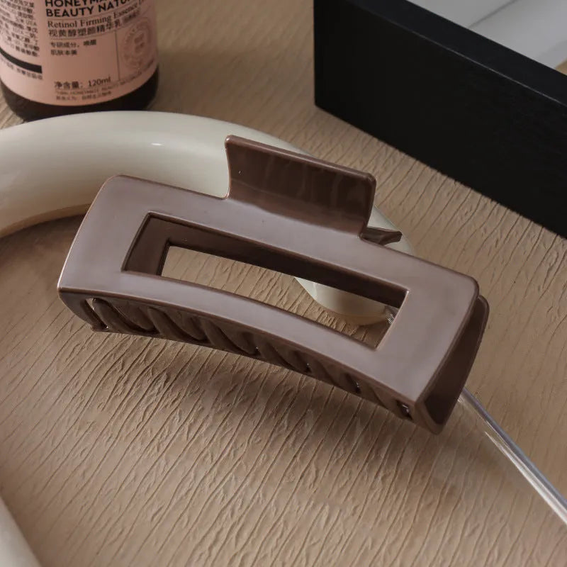 Soft rubber large back head barrette with keel grip, 11cm, in black, showing anti-collision design