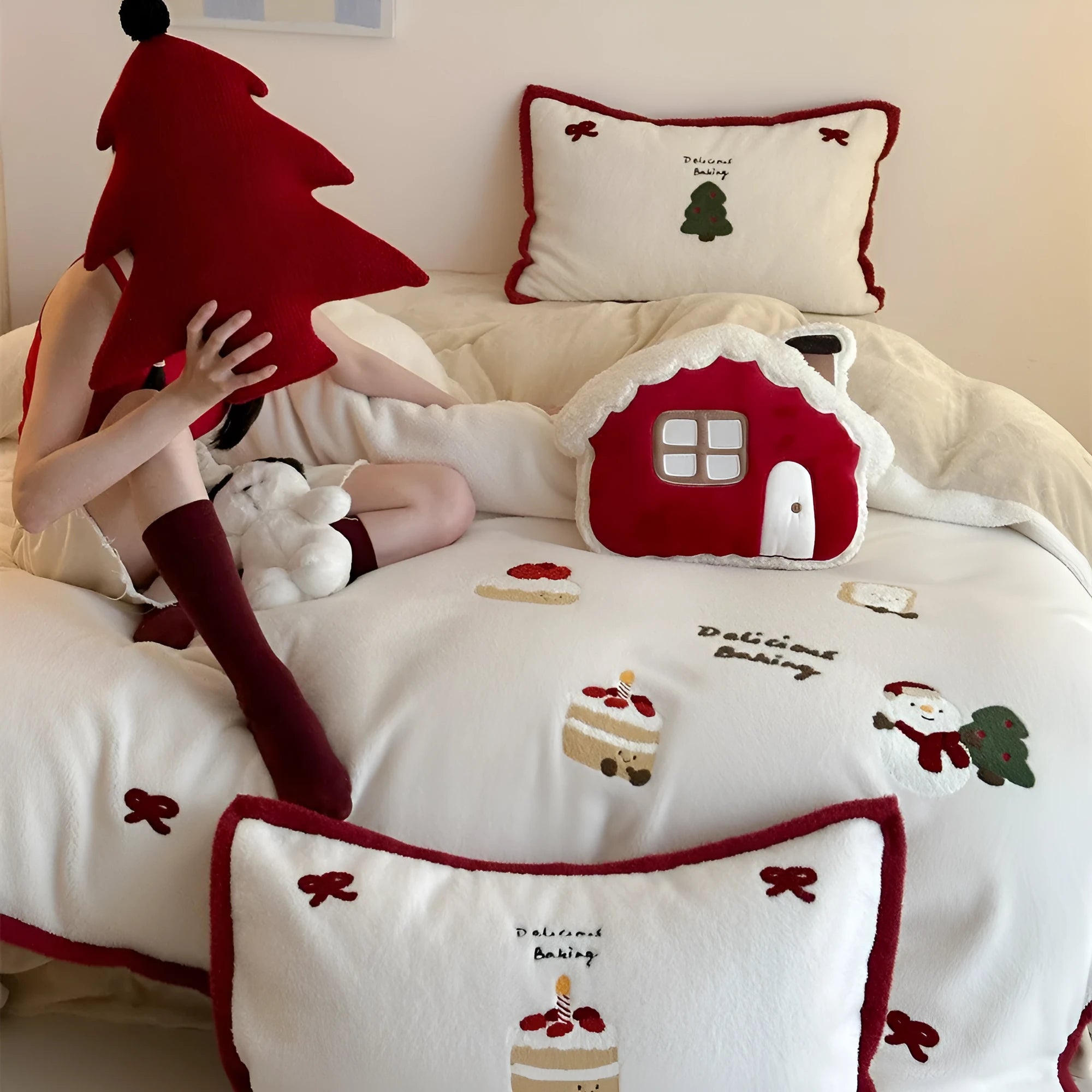 Winter Christmas cartoon polyester bedding four-piece set with Xuefu Milk Pastry pattern showing bed sheet, duvet cover, and pillowcases