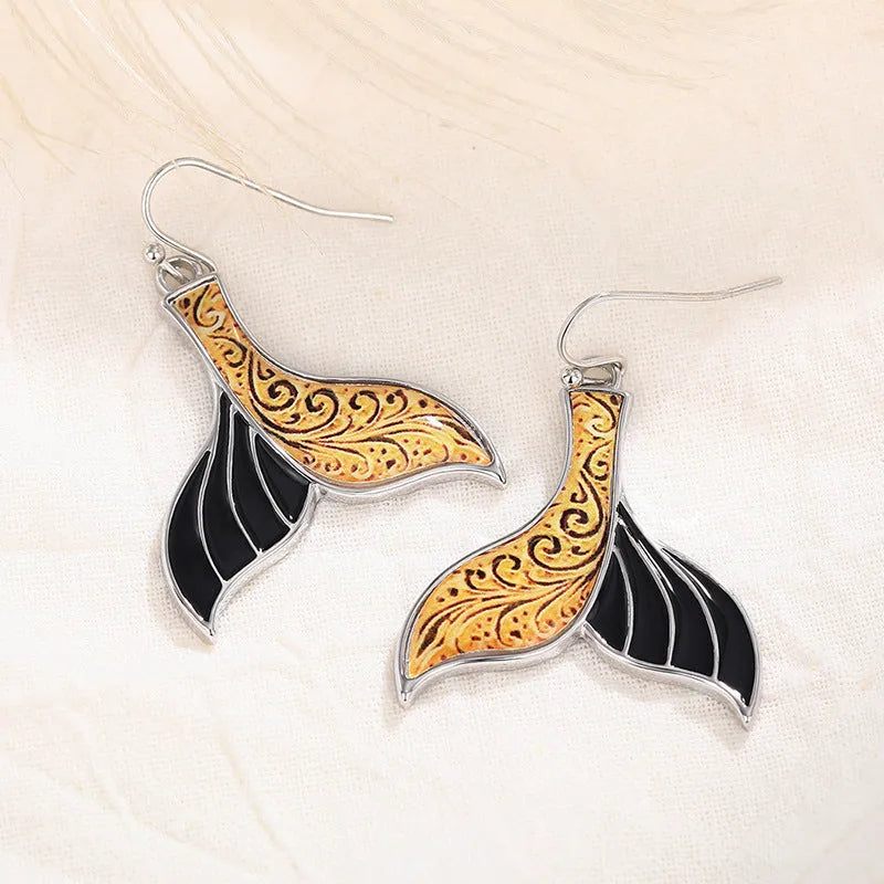 Women's fishtail earrings with whale decoration in white gold colour alloy jewellery