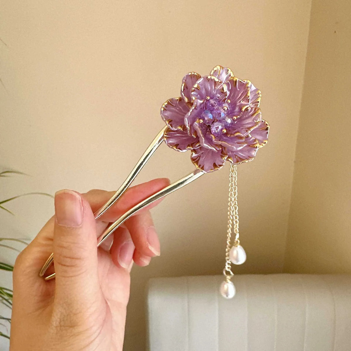 Purple and white alloy U-shaped hairpin with peony flower tassel design
