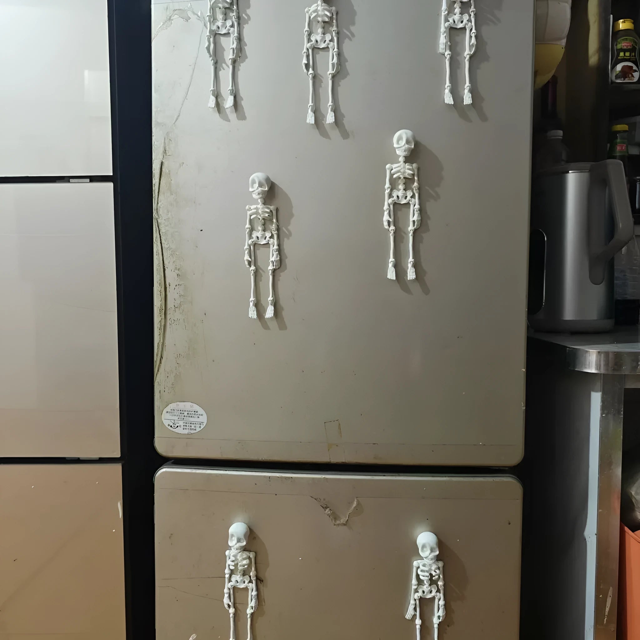 18cm tall 3D-printed skull refrigerator magnet in modern art style with magnetic backing