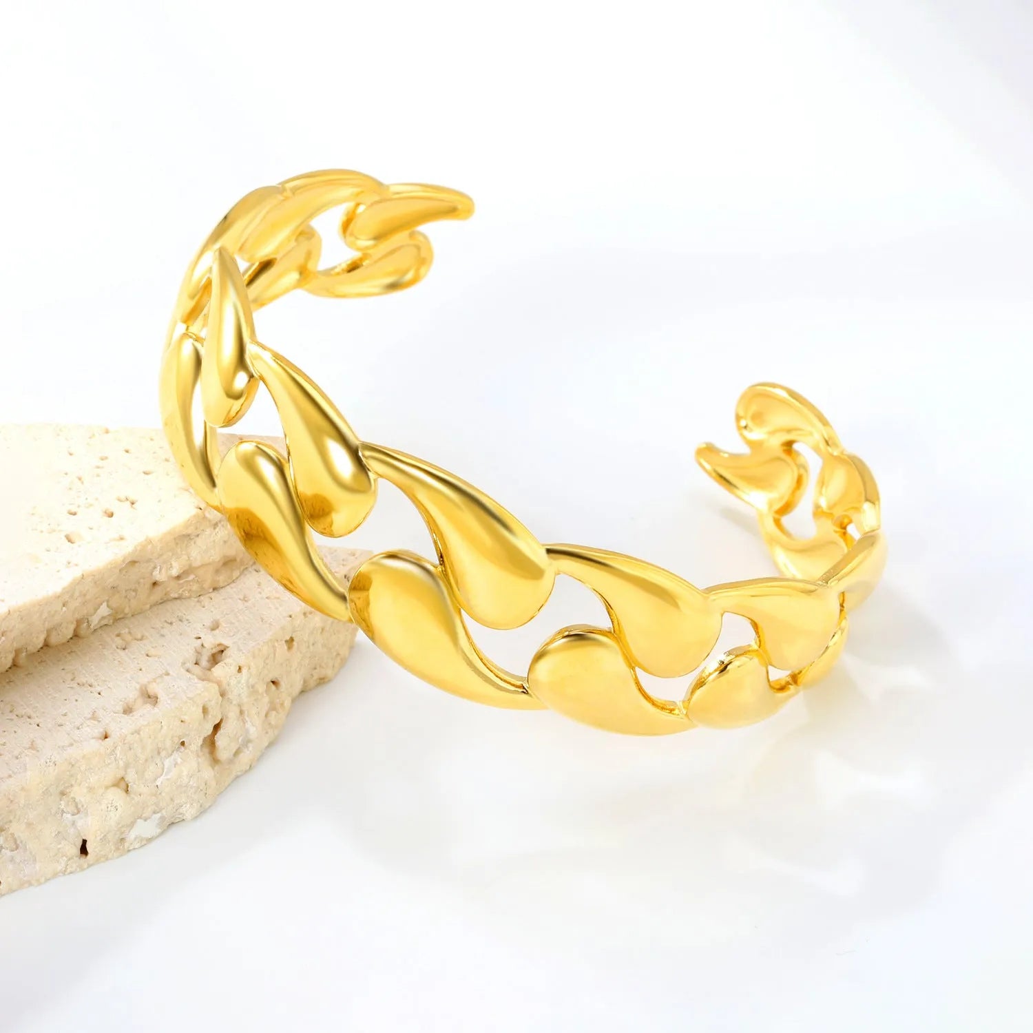 Stainless steel bracelet in gold and silver colour variations with European American trend styling