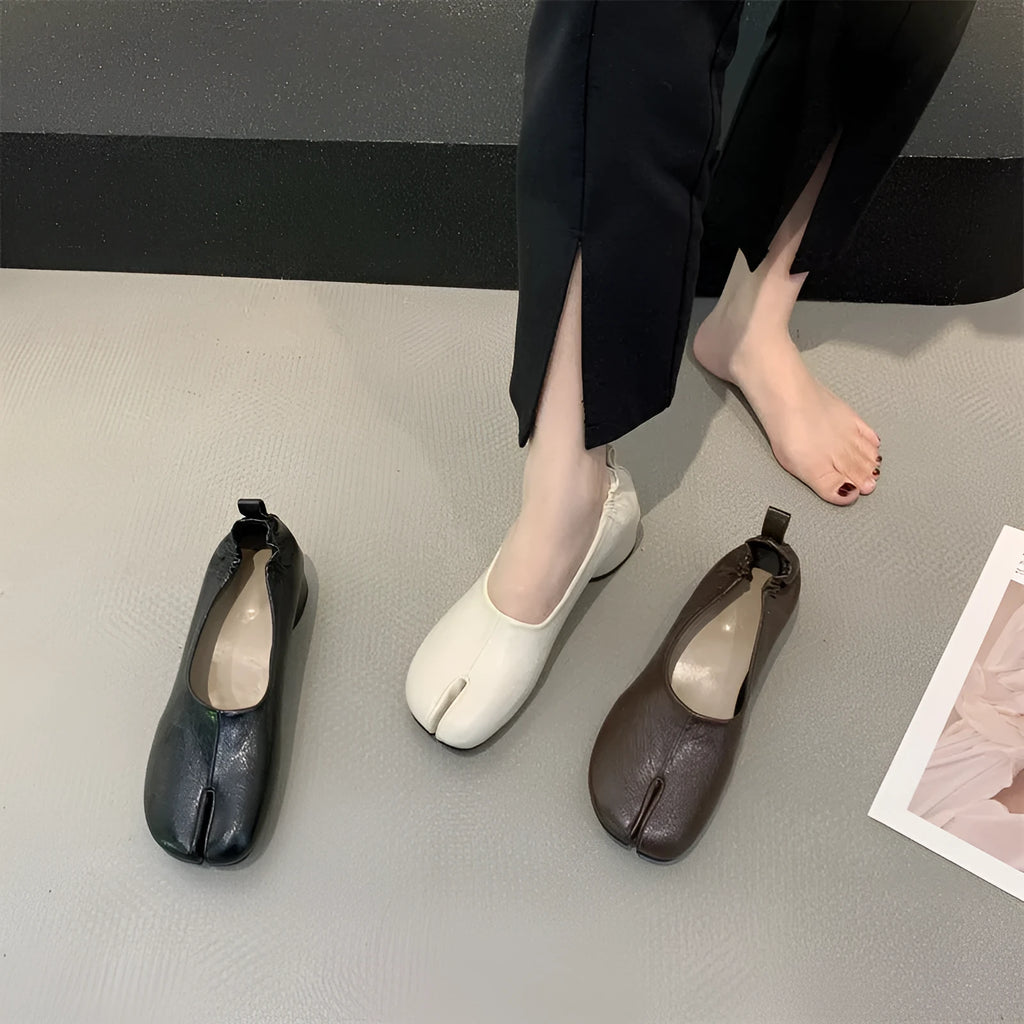 Women's black chunky heel pumps with a round toe and unique split toe peas design.