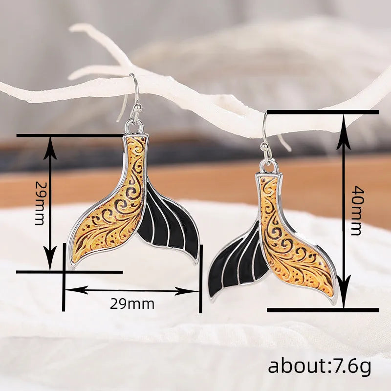 Women's fishtail earrings with whale decoration in white gold colour alloy jewellery