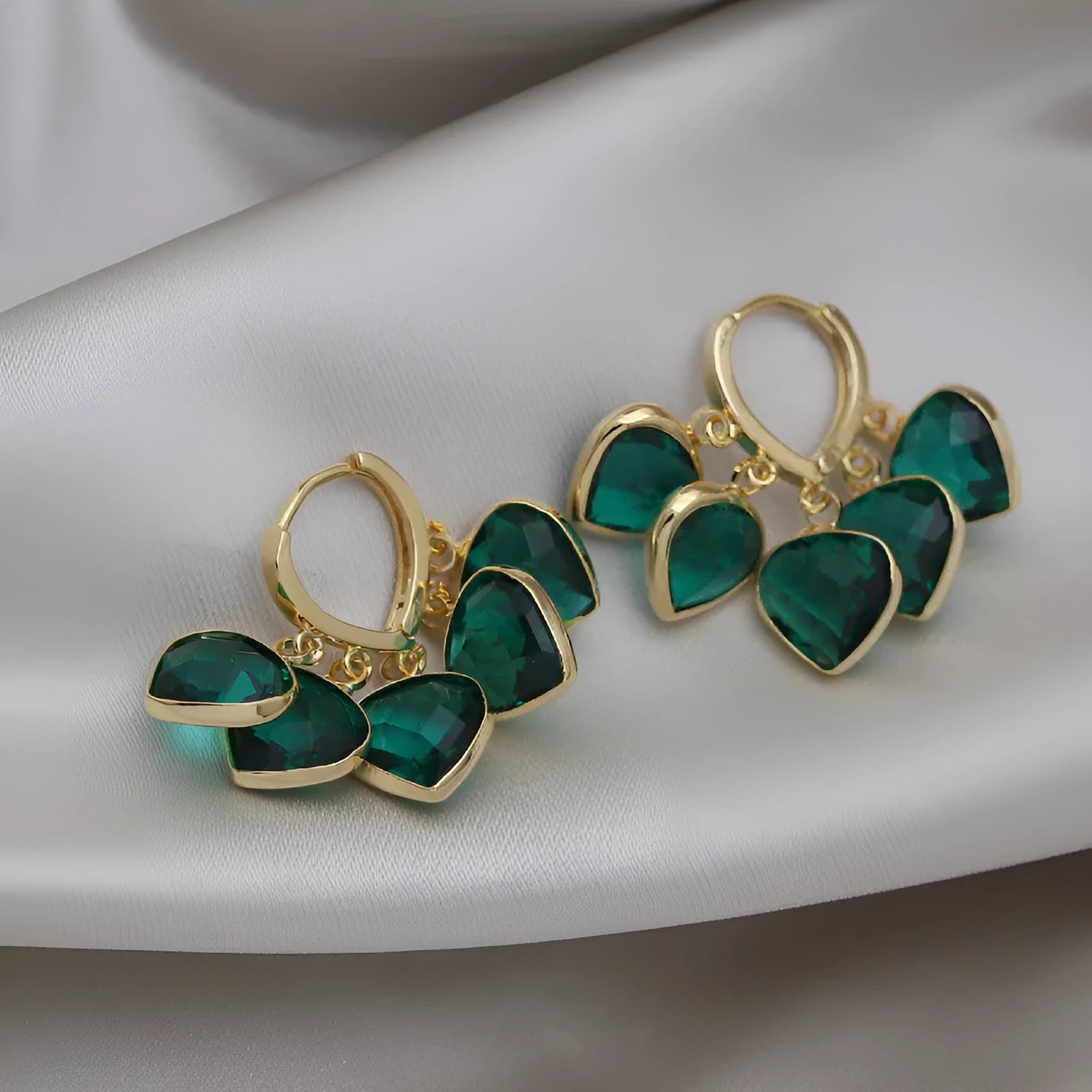 Green heart-shaped pendant ear clip earrings in Korean style for women