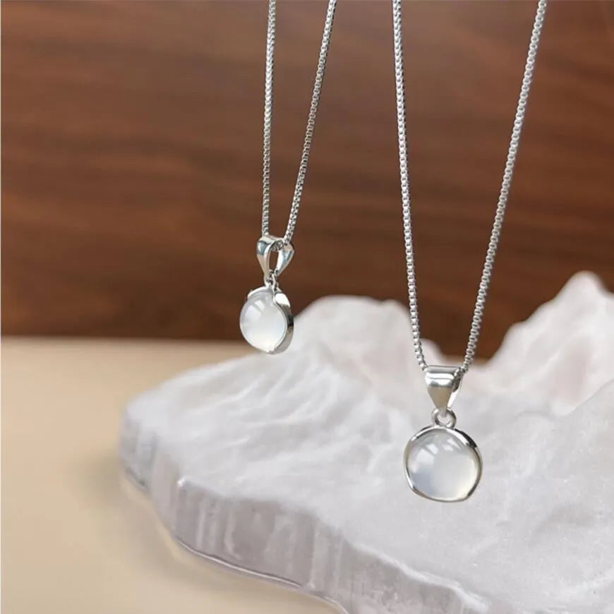 Women's adjustable Korean-style necklace with geometric crystal oval pendant on box chain