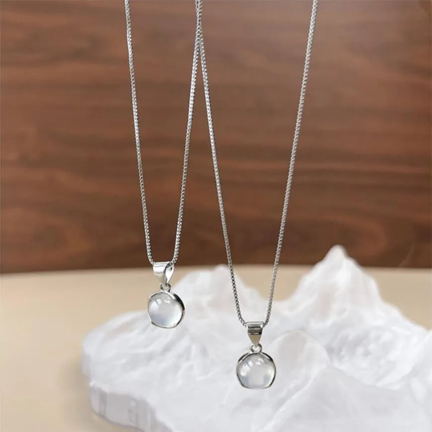 Women's adjustable Korean-style necklace with geometric crystal oval pendant on box chain