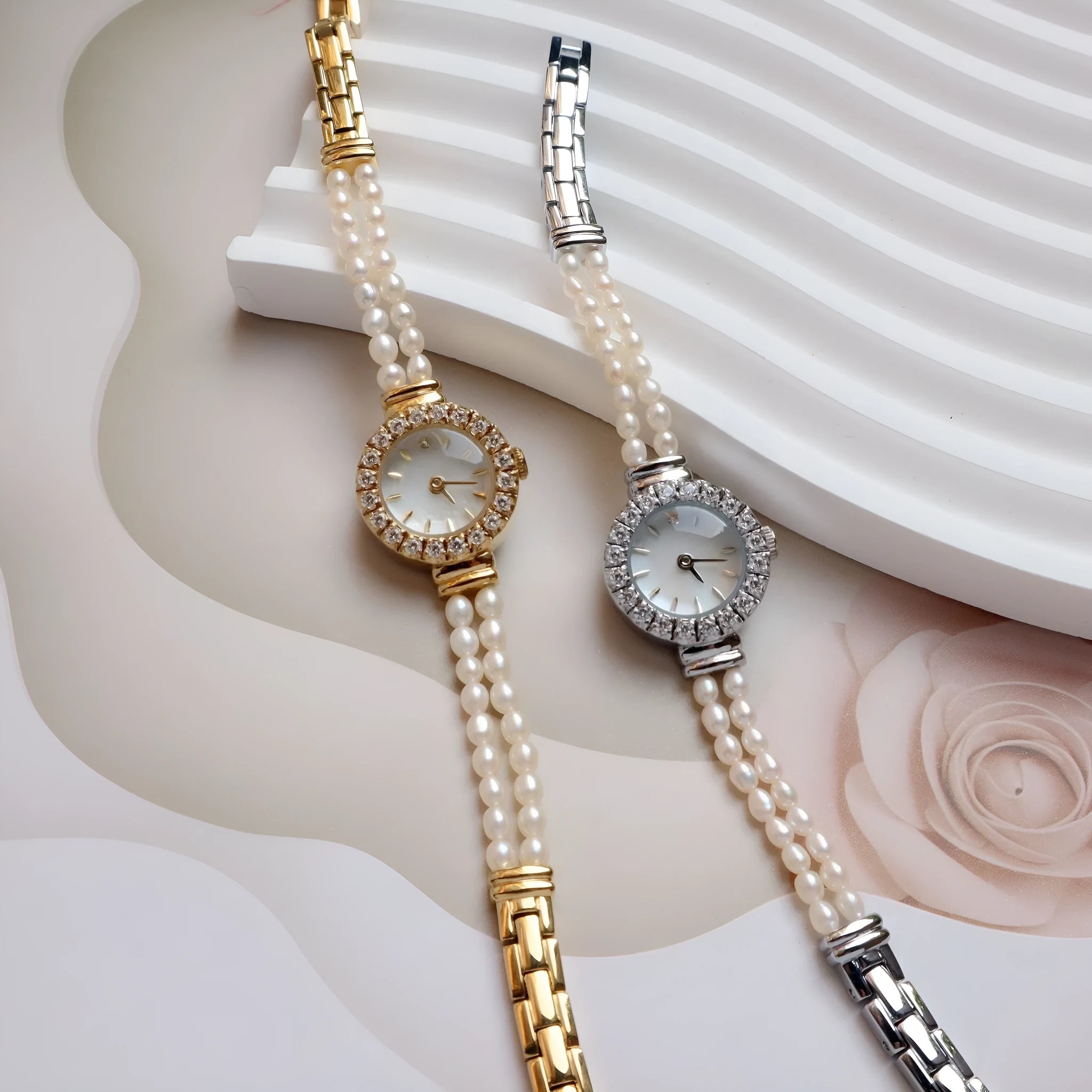 Women's light gold watch with freshwater pearl bracelet and round 18mm dial
