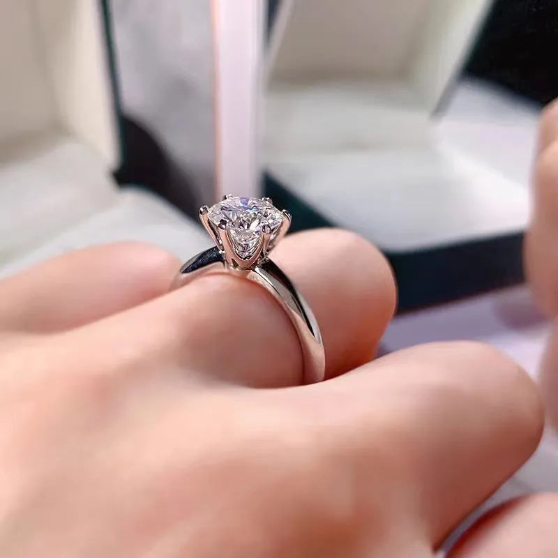 White gold plated women's ring with six-claw zircon setting and geometric band design