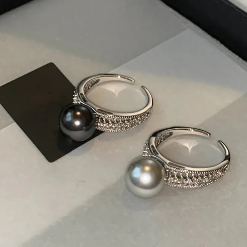 Geometric black pearl open ring with adjustable copper band for women's index finger