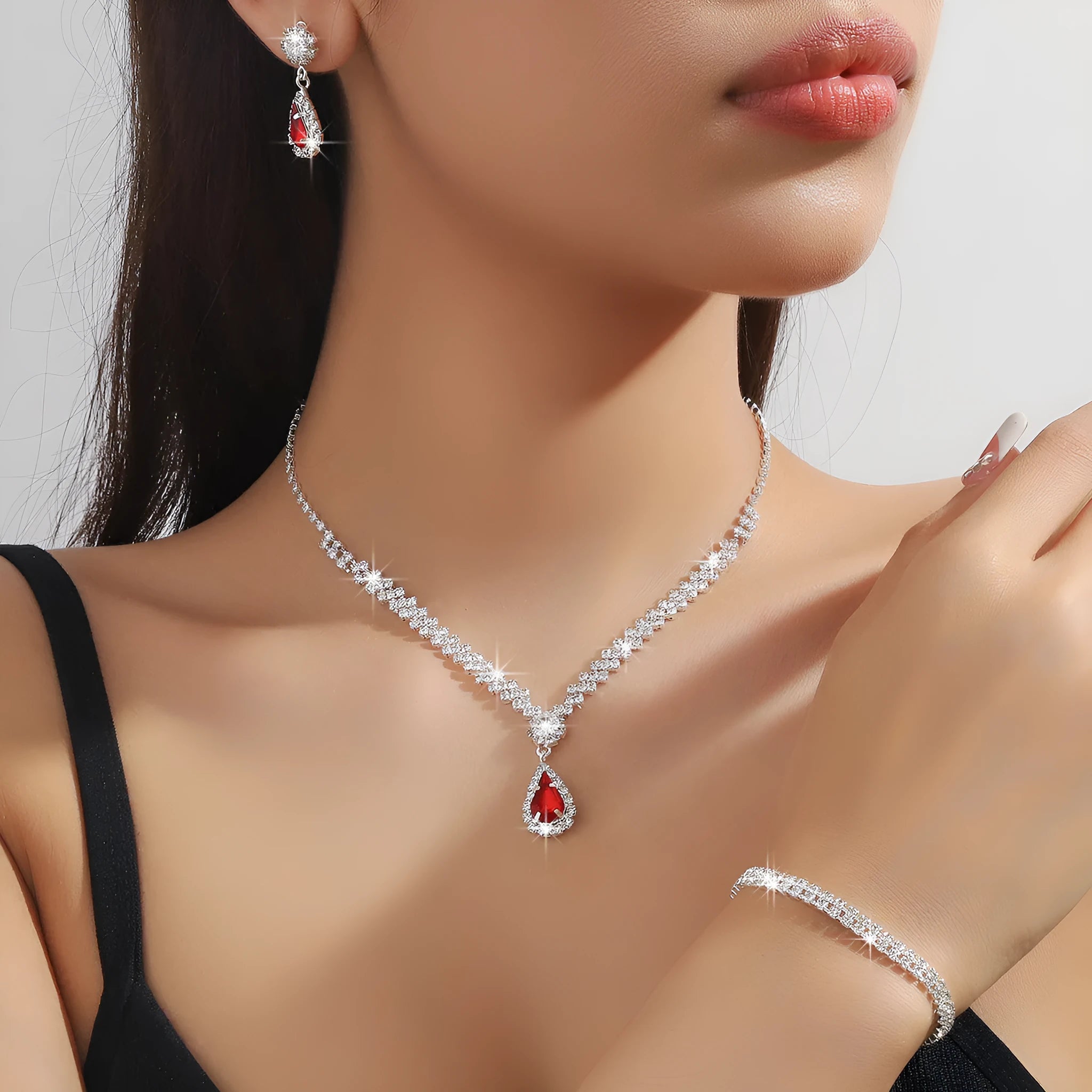 Women's claw chain necklace and earrings set with drop-shaped rhinestone pendants