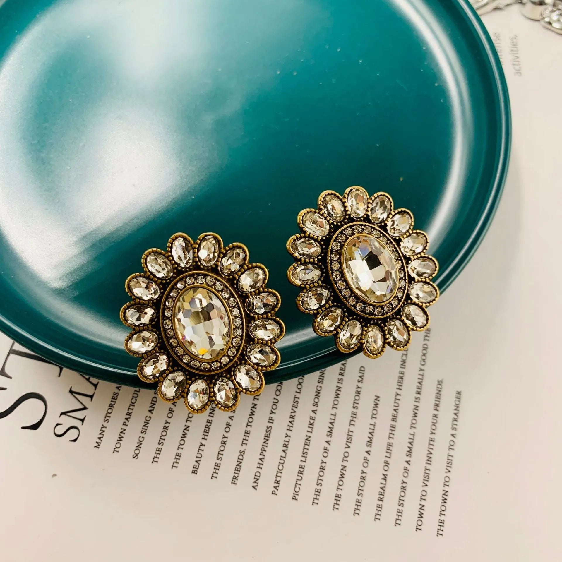Western retro full inlaid drop shape geometric earrings for women, electroplated mixed material, available as ear studs and ear clips