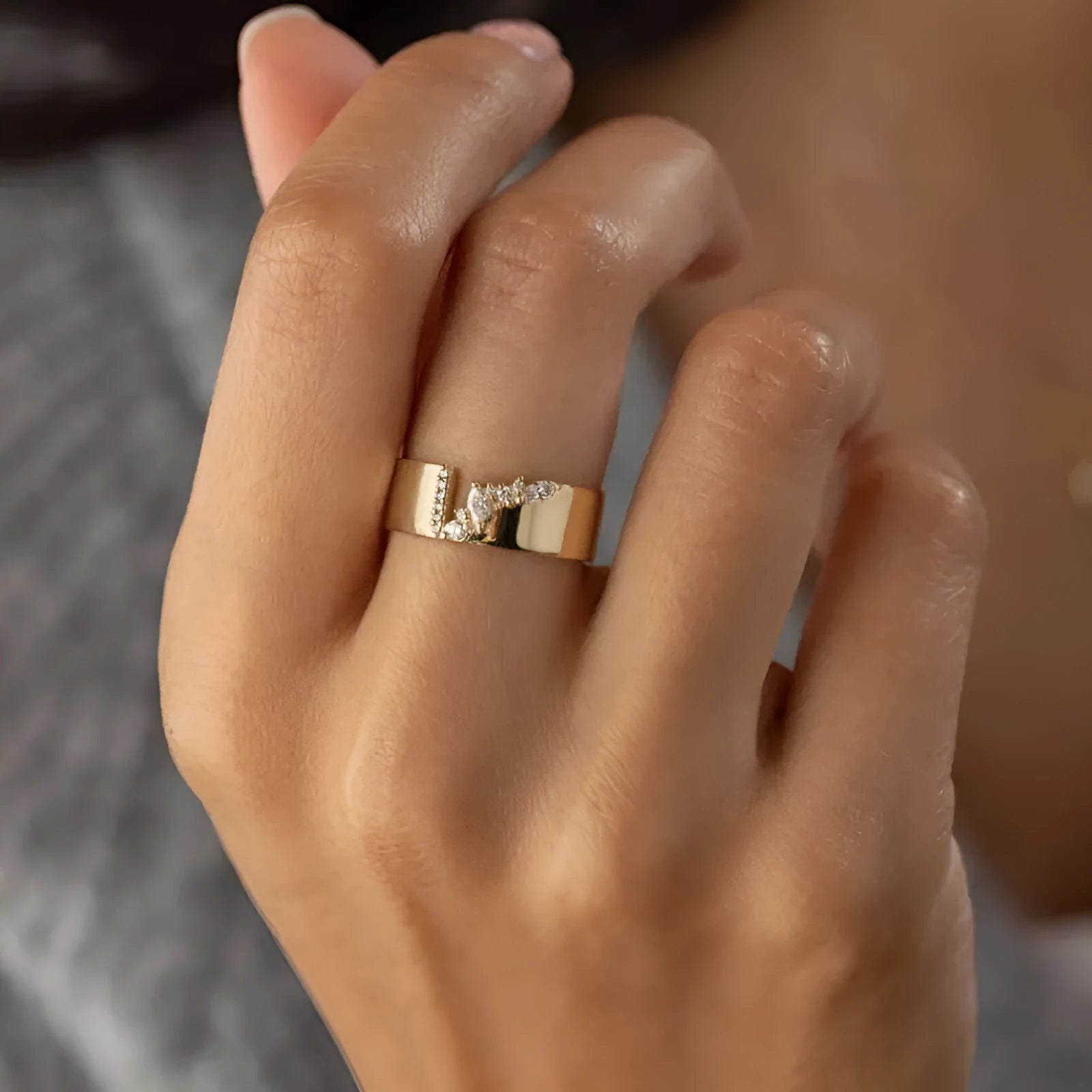 Gold electroplated women's ring with zircon accent on copper band