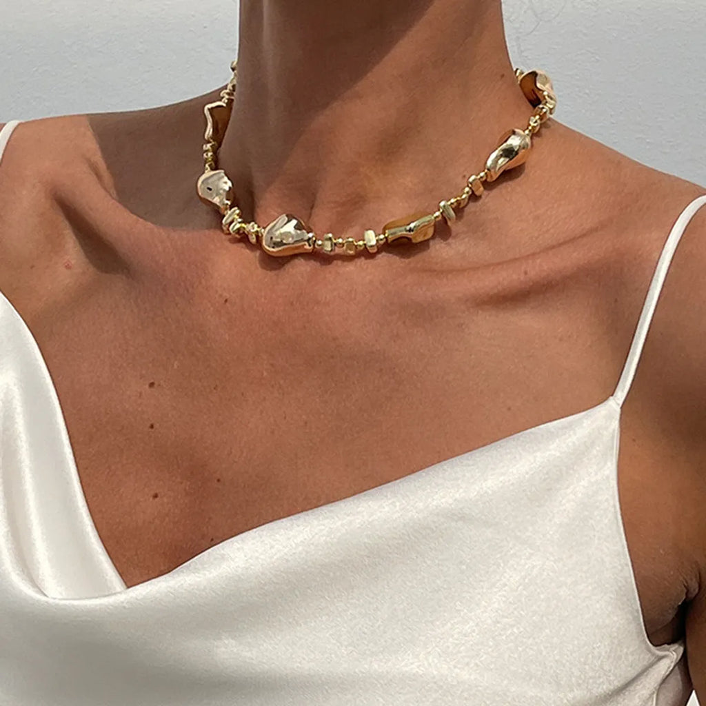 Personalised trendy shaped pearl necklace women electroplated alloy gold clavicle chain geometric pendant