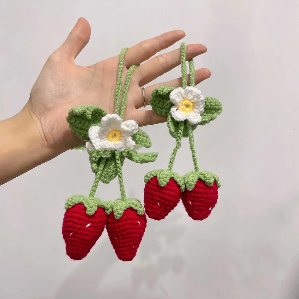 Handwoven strawberry-shaped car pendant decoration in cotton and hemp materials