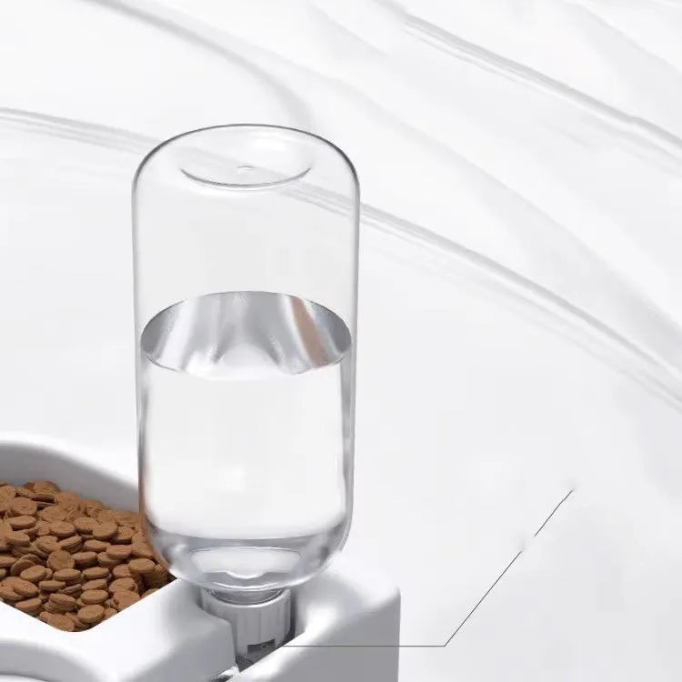 White pet water fountain with 4-litre capacity bowl and food-grade plastic construction.