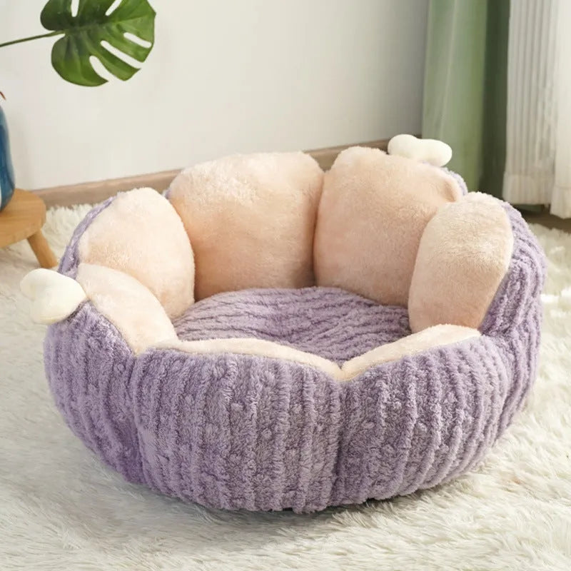 Green or purple cactus-designed soft cat litter kennel showing large and small size options
