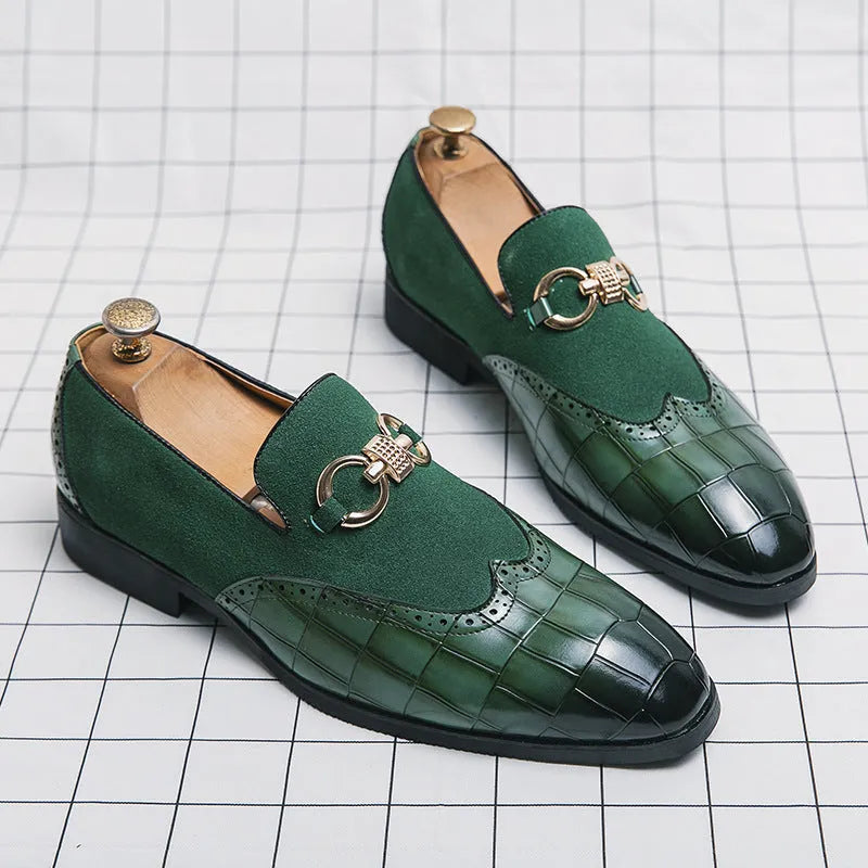 Korean style men's leather shoes with pointed toe and rubber sole in black or green colour.