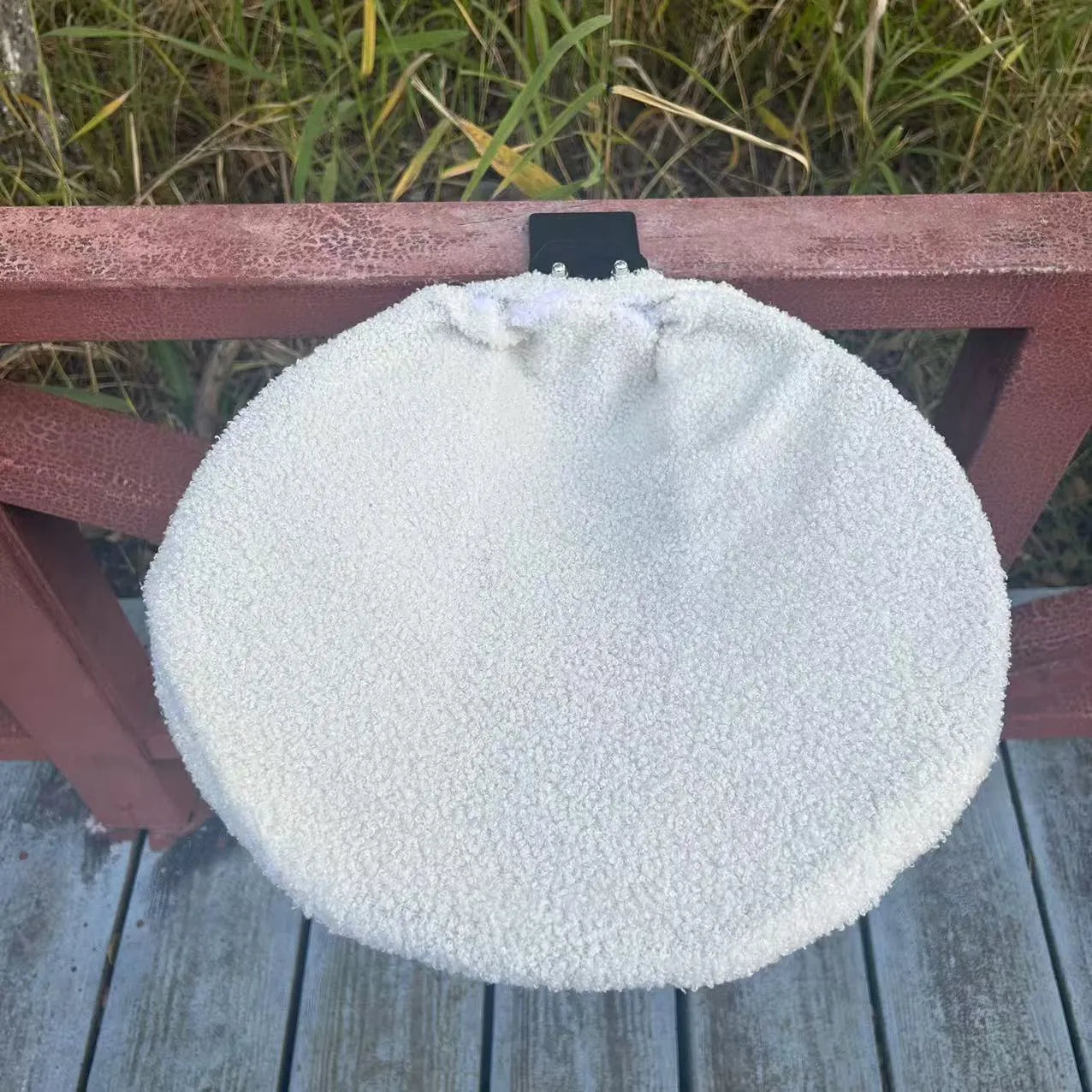 Portable iron cat nest with metal rack, disassembly design for indoor cats