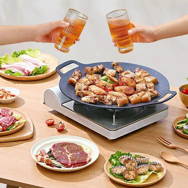 Round Maifan stone non-stick baking tray in iron, shown in 28cm to 38cm sizes for oven baking