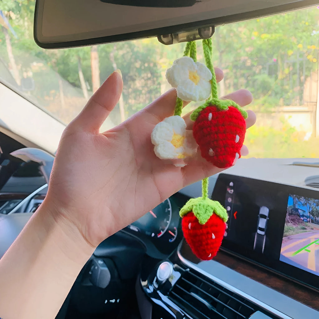 Handwoven strawberry-shaped car pendant decoration in cotton and hemp materials