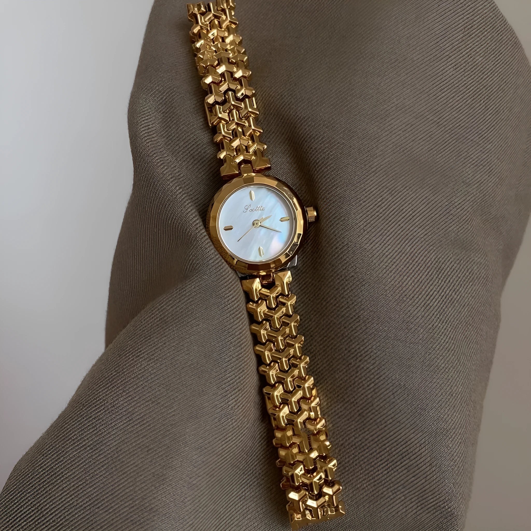 Women's fashion alloy watch ASG33 with white shell dial and gold strap, 8mm thickness