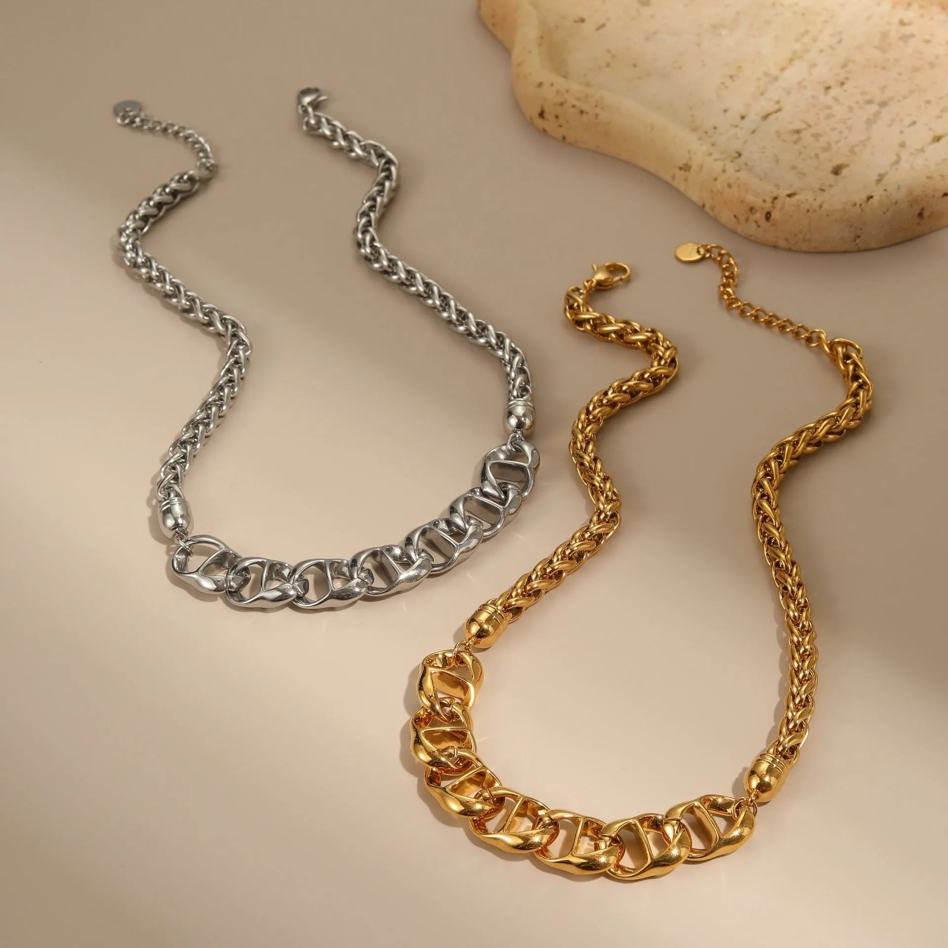 Women's stainless steel necklace with geometric pendant and gold plating in two colour options