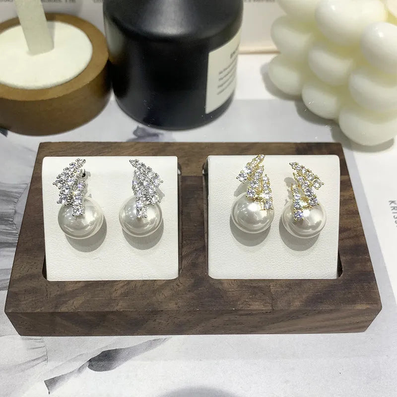 Curved zircon pearl earrings in gold tone and silver tone with cat eye stone or white pearl detail