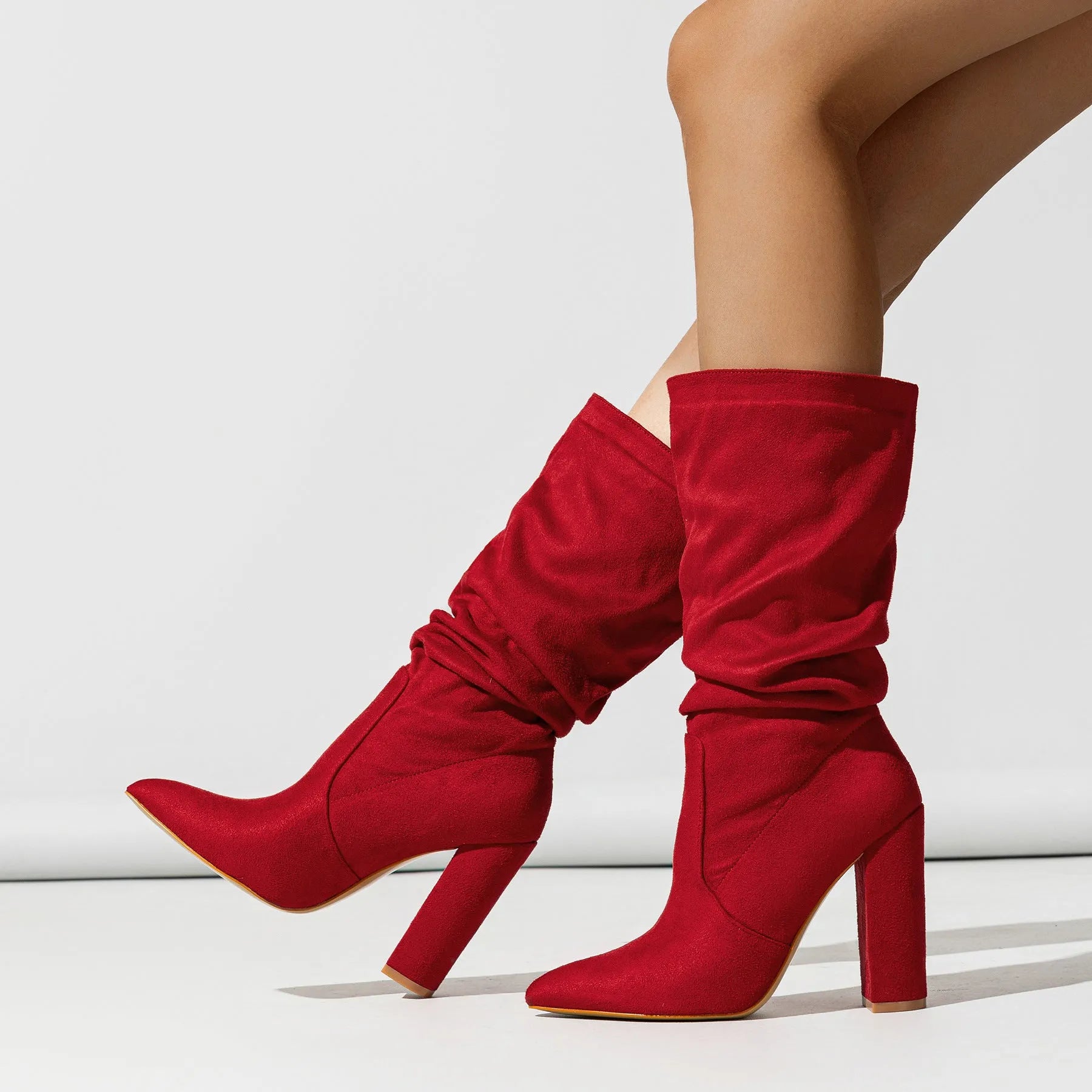 Women's chunky heel pointed-toe suede boots in black with 8cm+ heel height