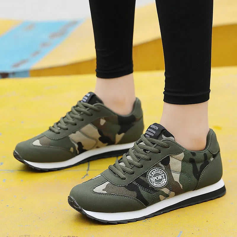 Camouflage pattern sports running shoes with suede upper and breathable mesh lining