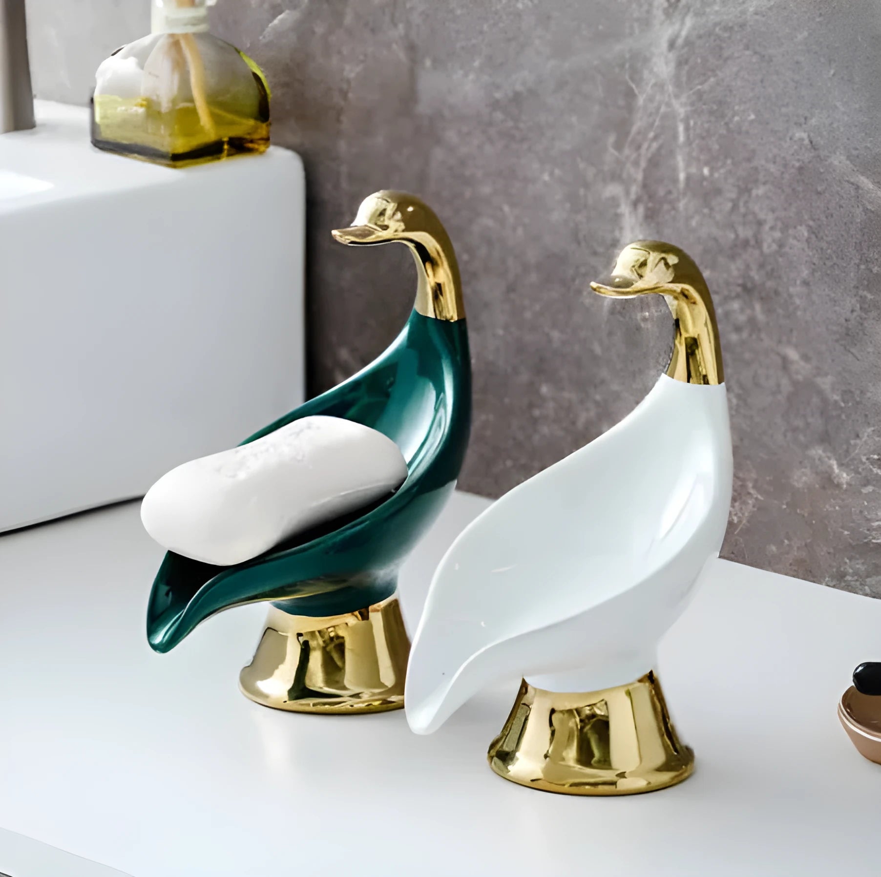 Creative Household ceramic swan soap dish with cover in white colour option