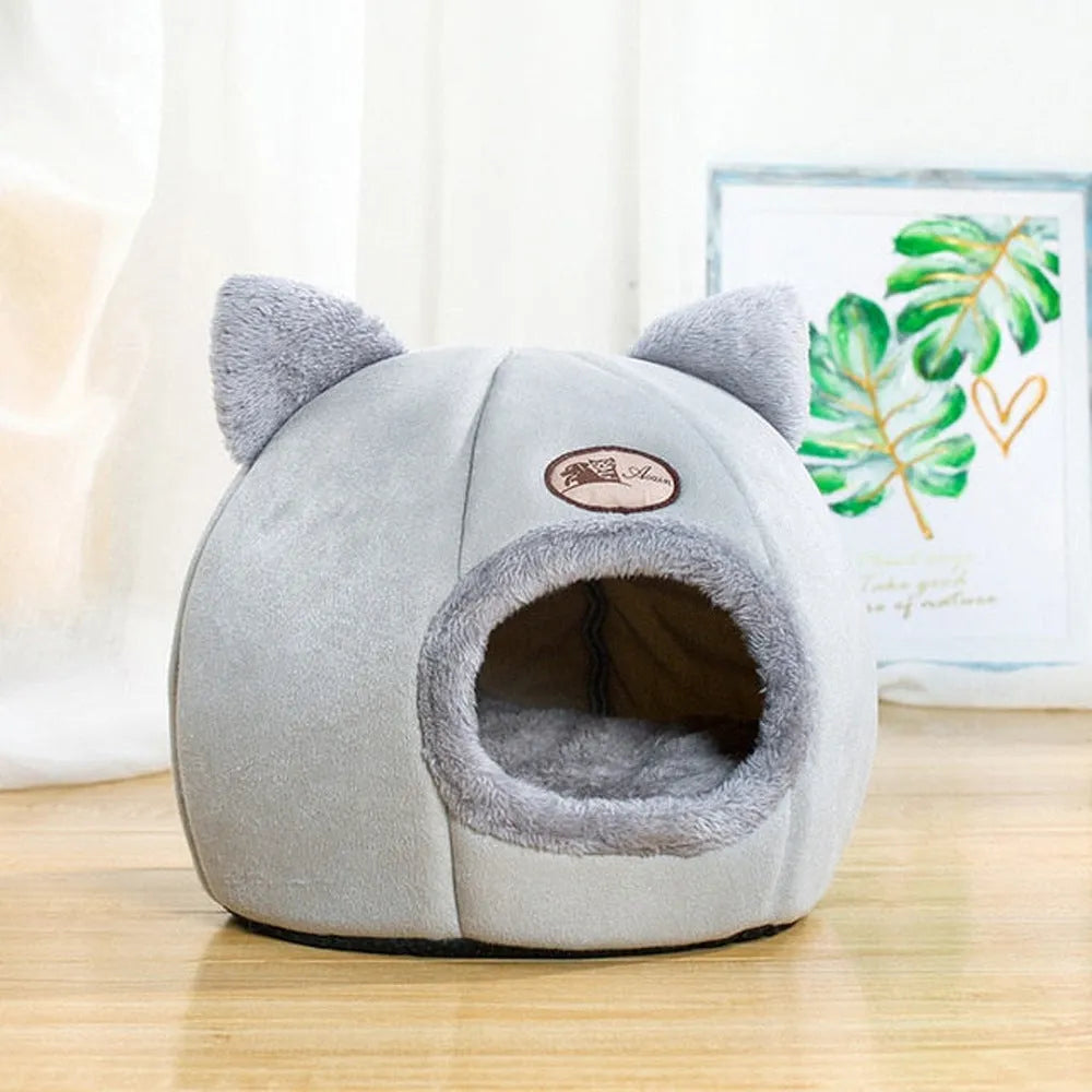 Fully enclosed winter cat nest sofa bed in plush fabric, size available up to 40cm