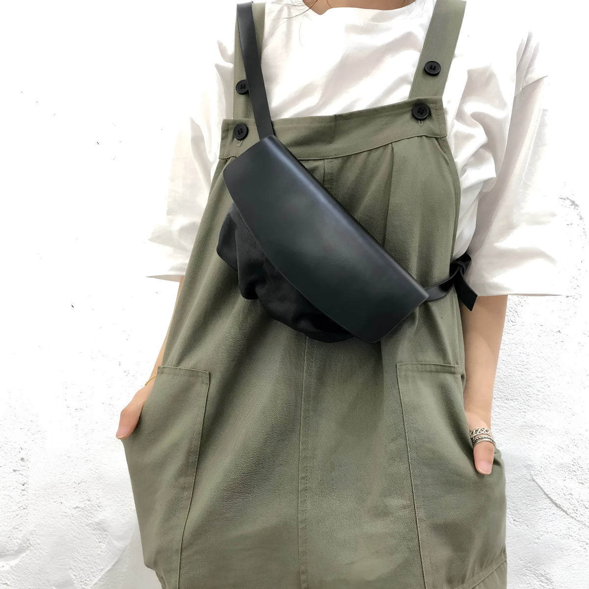Genuine cowhide leather single-shoulder bag for women black handmade 14cm width 21.5cm length