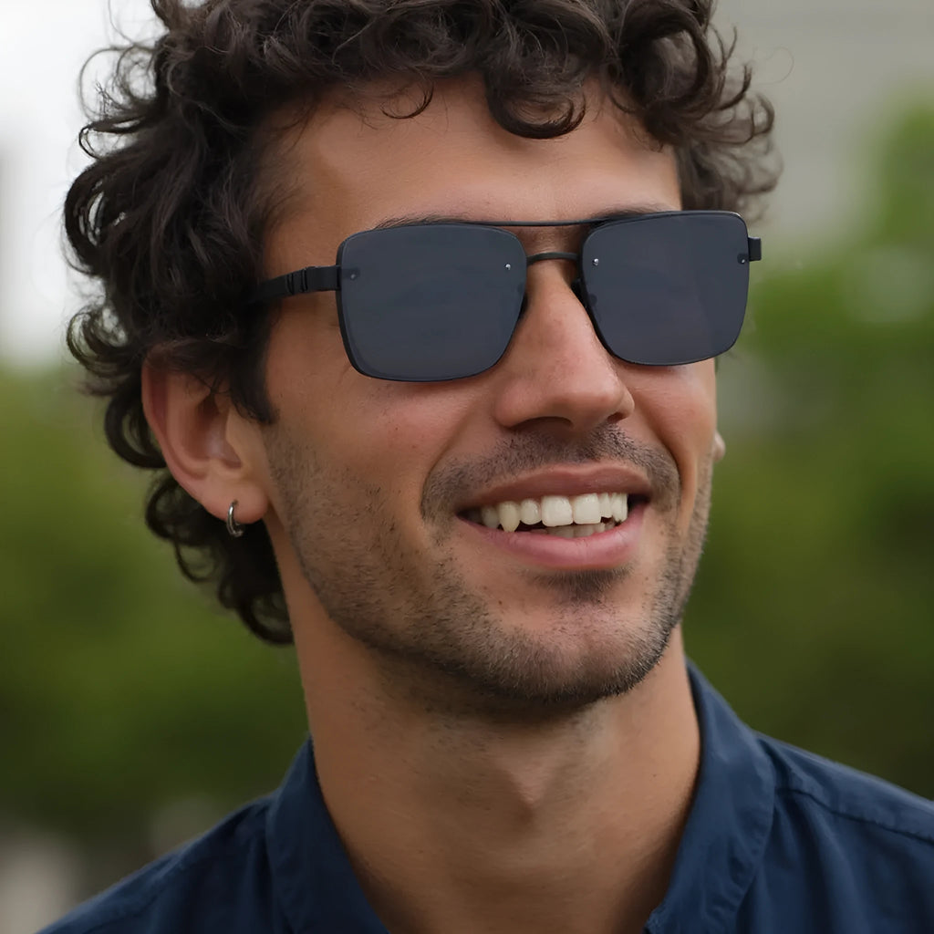 Men's vintage-style sunglasses with UV protection in gradient gold double gray colour with PC lenses