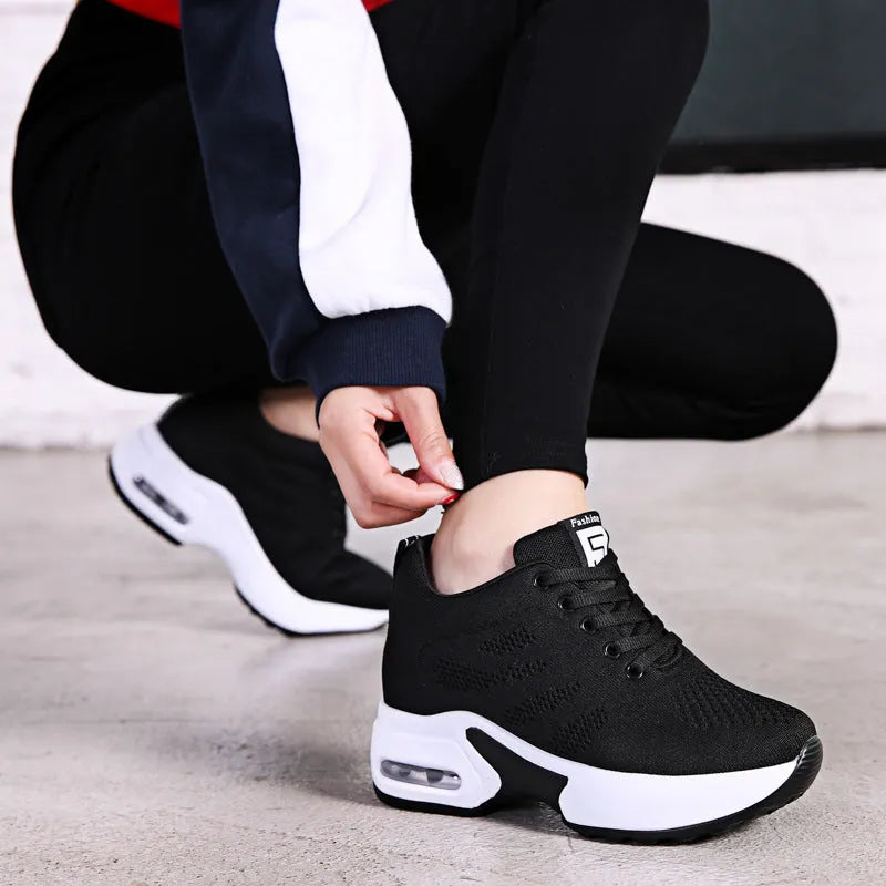 Soft sole mesh height-increasing casual shoes with polyurethane mid-heel in black and red colour options