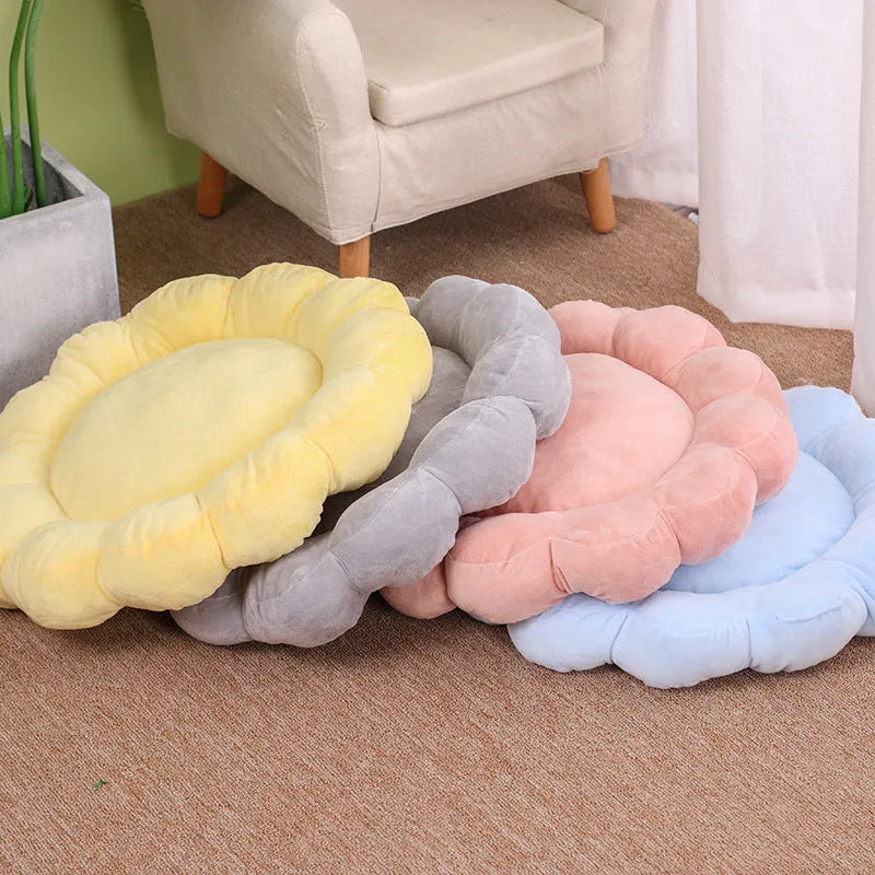 Blue half-surrounded plush pet bed with petal pattern, measuring 50x50cm, for dogs and cats.