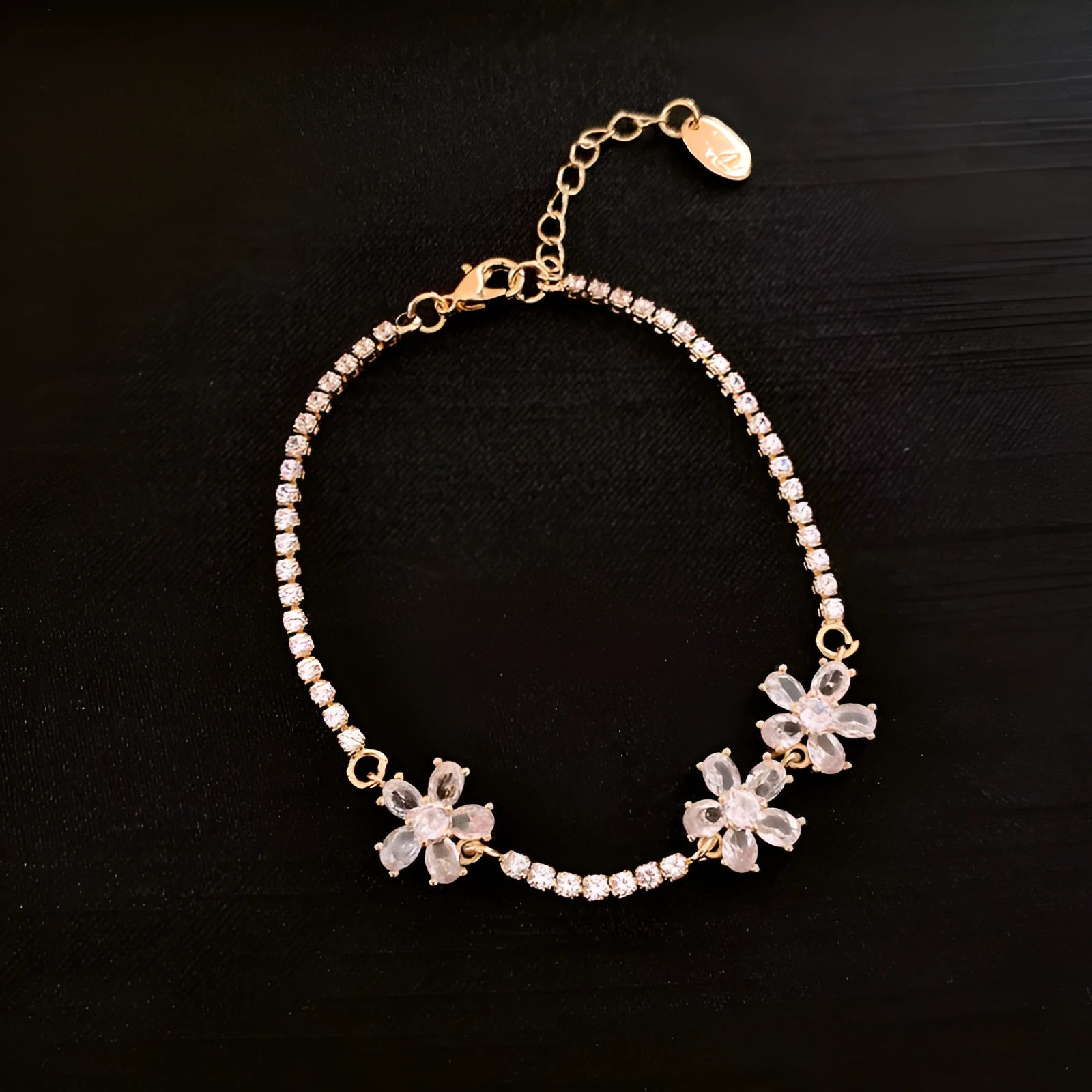 Gold-plated copper women's bracelet with geometric design and zircon gemstone accents