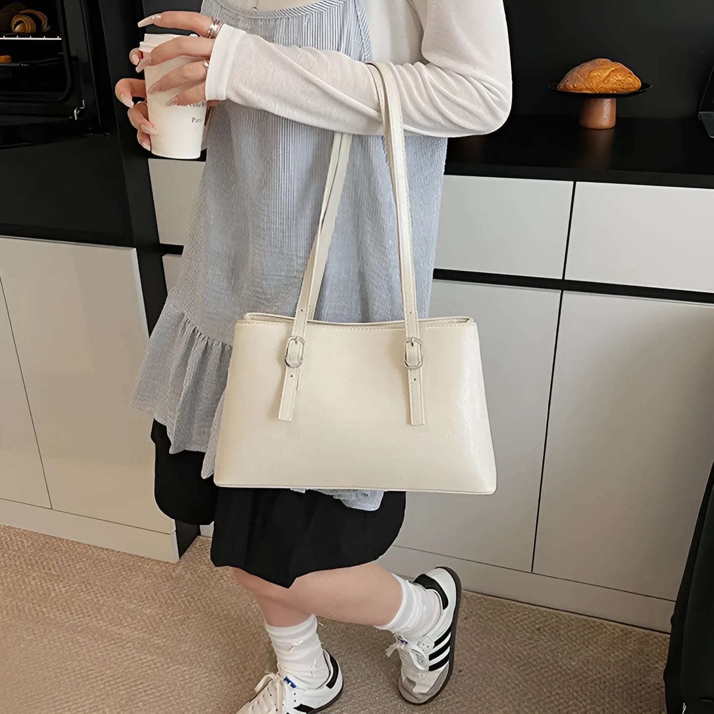 Retro underarm shoulder bag in PU material with horizontal square shape, double jointed strap, and sandwich pocket – large capacity handbag