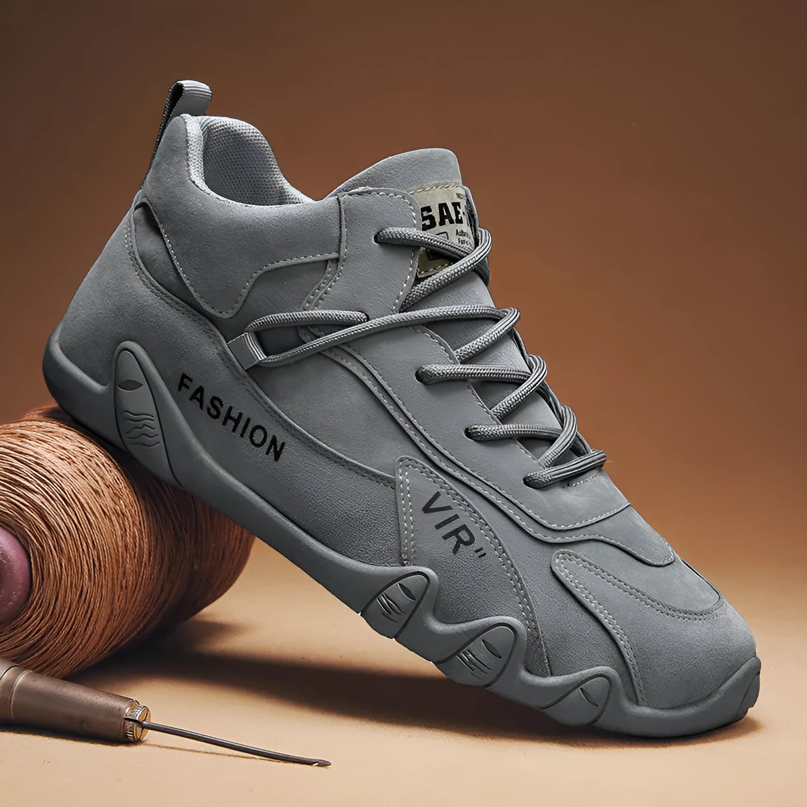 Men's black low-top casual shoes with elastic band and non-slip sole.