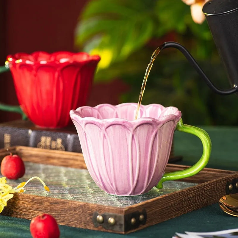 Ceramic breakfast cup with pastoral pattern available in red or purple, 500ml capacity