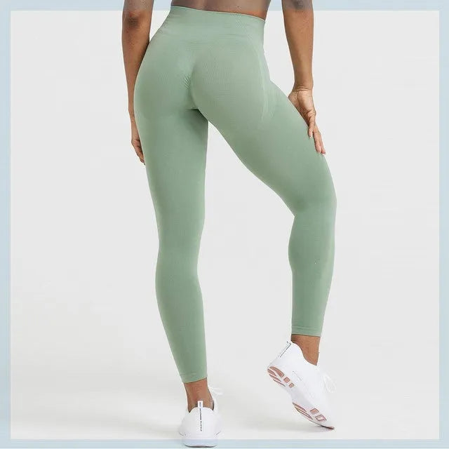 Seamless leggings for women, scrunch butt, 4/9 length, straight leg, high waist, black colour
