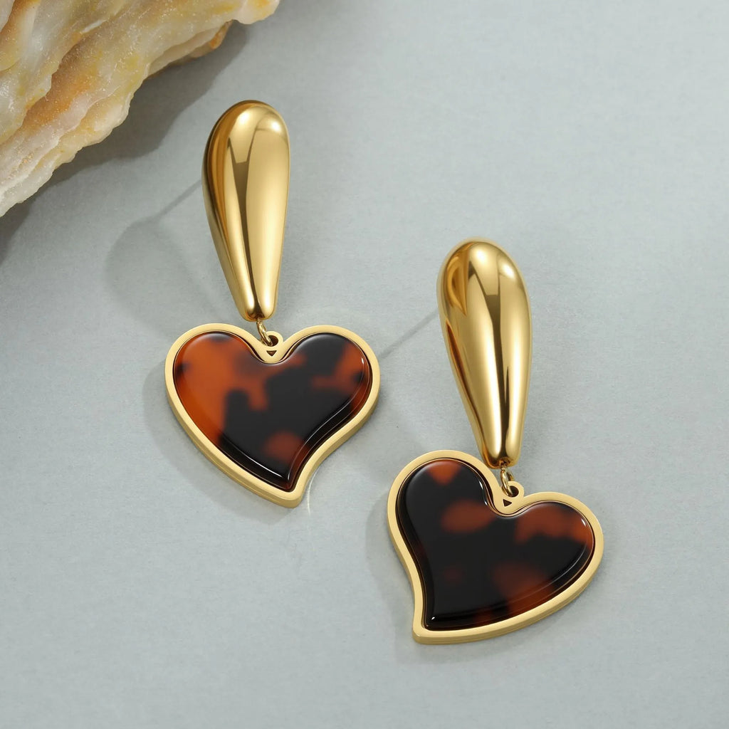 Stainless steel earrings with tortoiseshell colour and 18K gold plating in heart or flower designs
