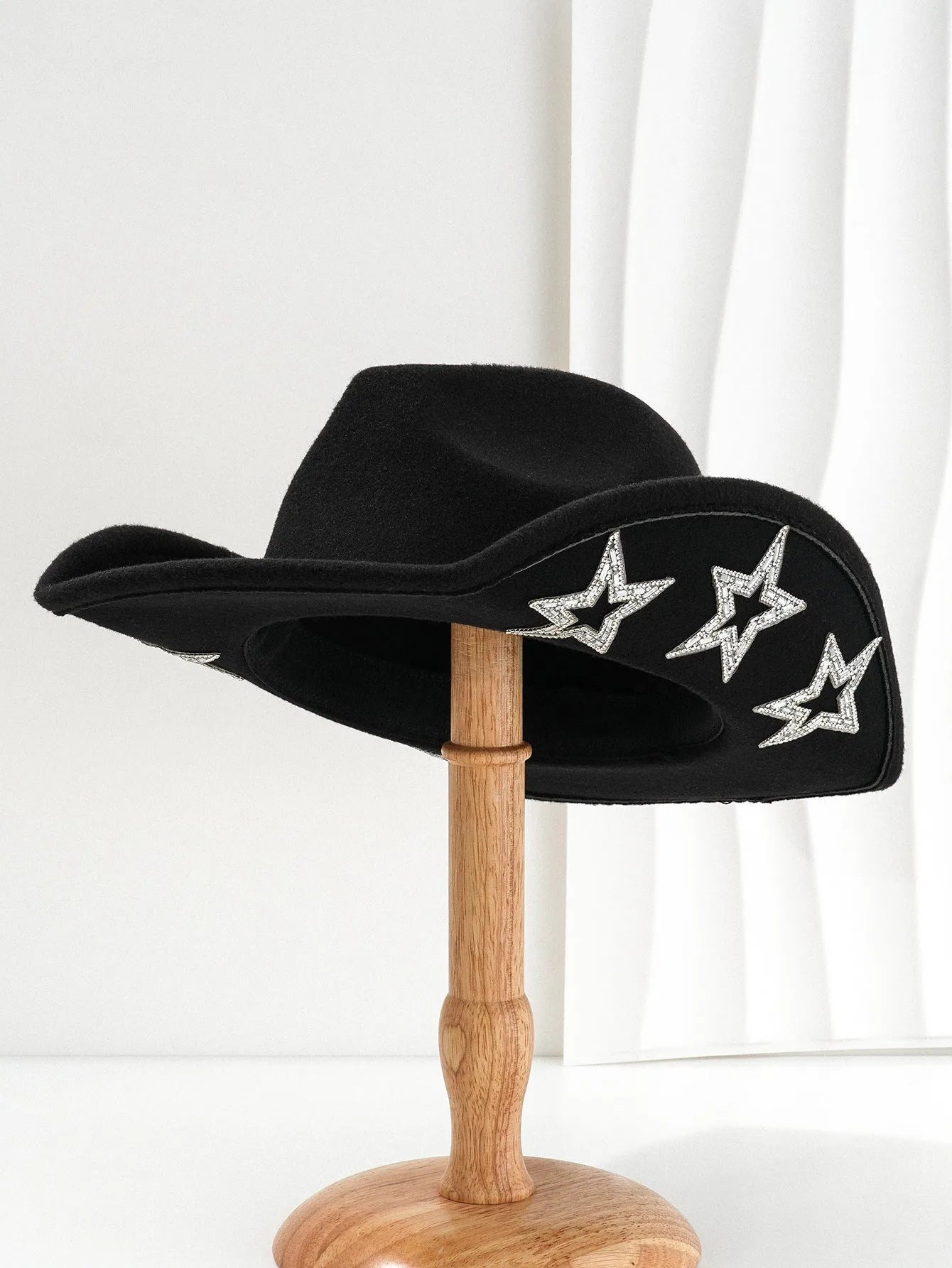 Western denim top hat with conical crown and hexagonal star decoration in polyester fabric