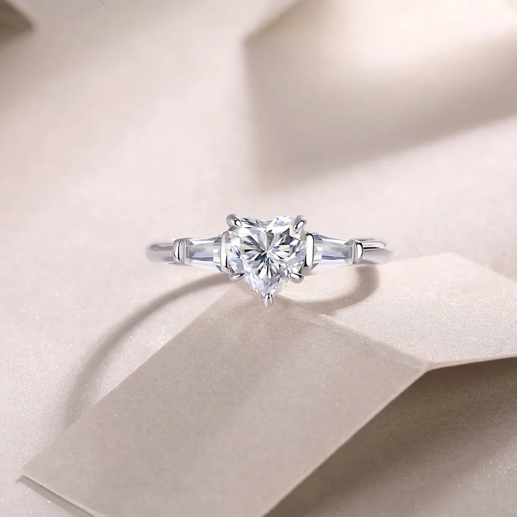 Heart-shaped moissanite wedding ring set in S925 silver with platinum plating, ring sizes 5-9, gift box