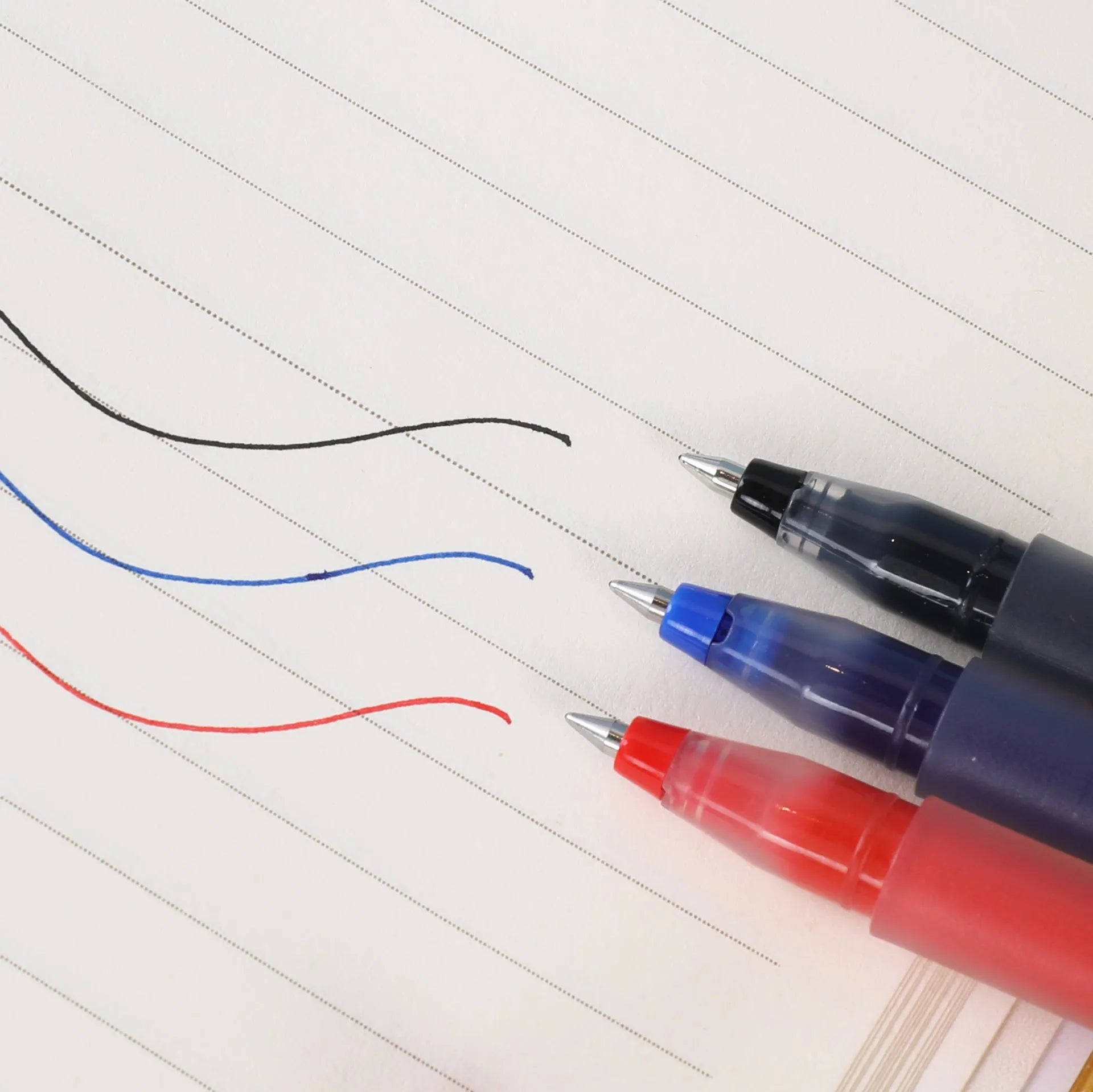 Xiaomi black gel pen with 0.5mm tip on white background