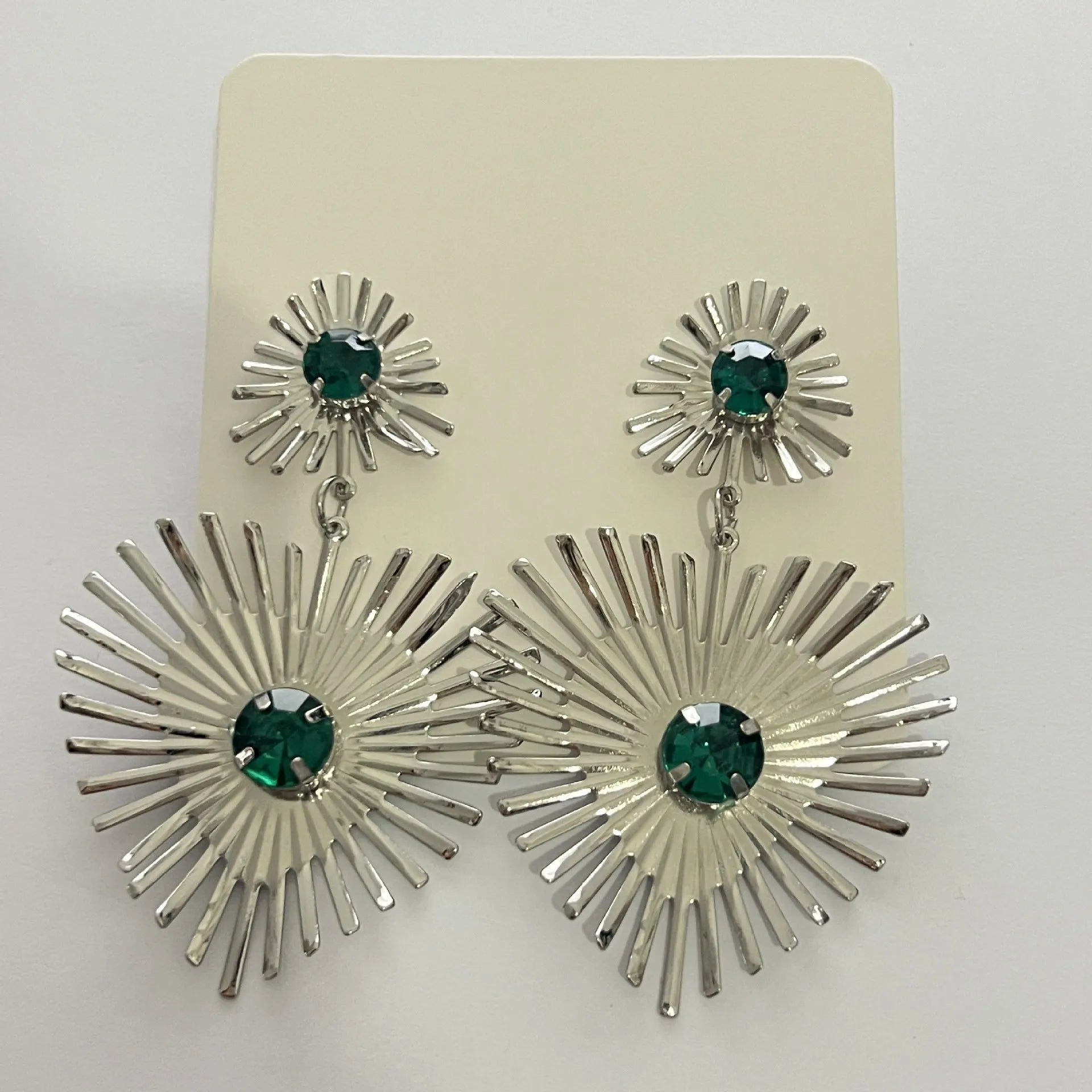 Bohemian sunflower heart-shaped earrings with rhinestone details in gold, alloy construction for women